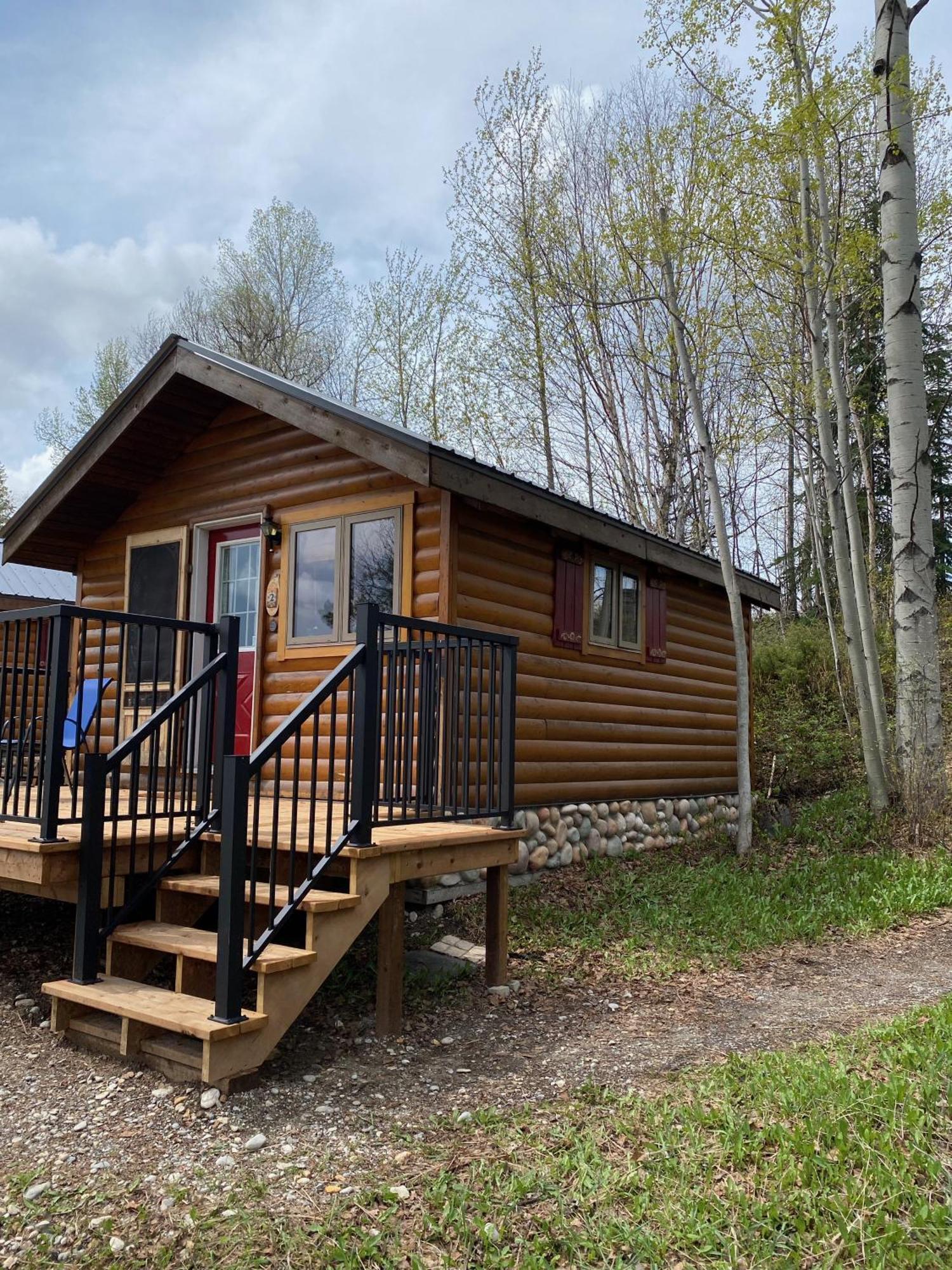 Rocky Mountain Cabins And Home Golden Esterno foto