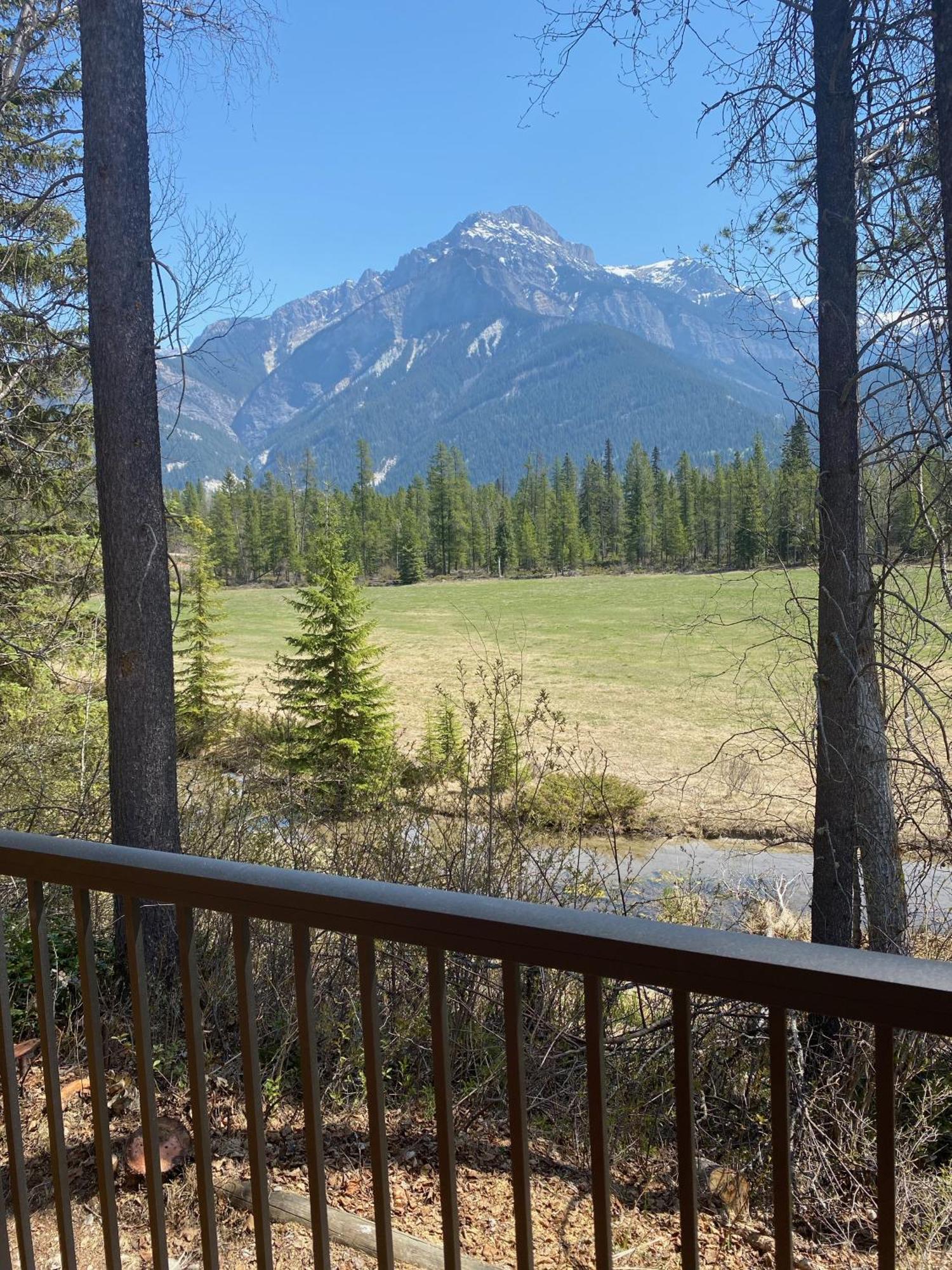 Rocky Mountain Cabins And Home Golden Esterno foto