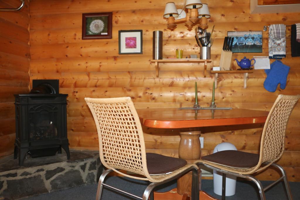 Rocky Mountain Cabins And Home Golden Esterno foto