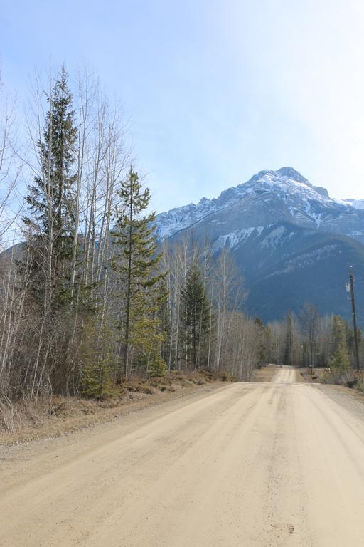 Rocky Mountain Cabins And Home Golden Esterno foto